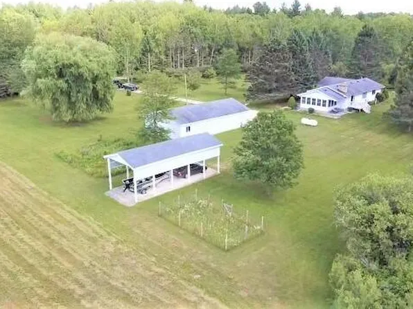 17897 120th Ave, Leroy, MI 49655