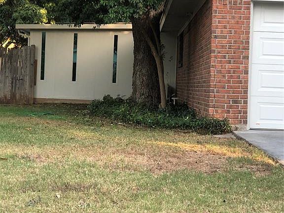 3rd image of 2406 Bonita St