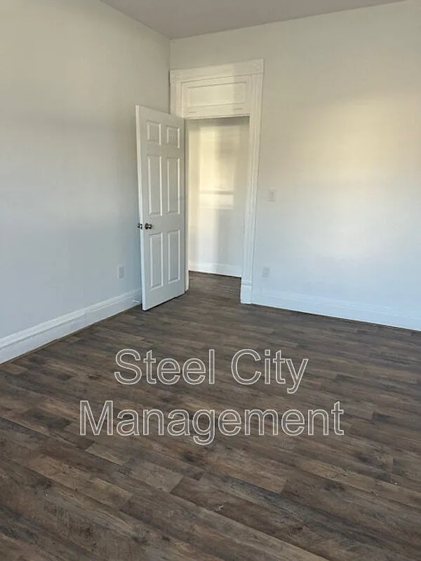 3 bed, 1.0 bath, 900 sqft, $1,450 — Photo 4