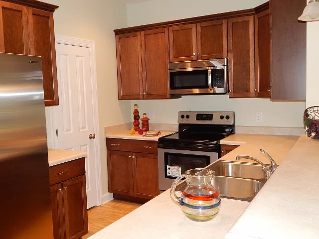 140 Rosewood Pl #140 — Photo 1