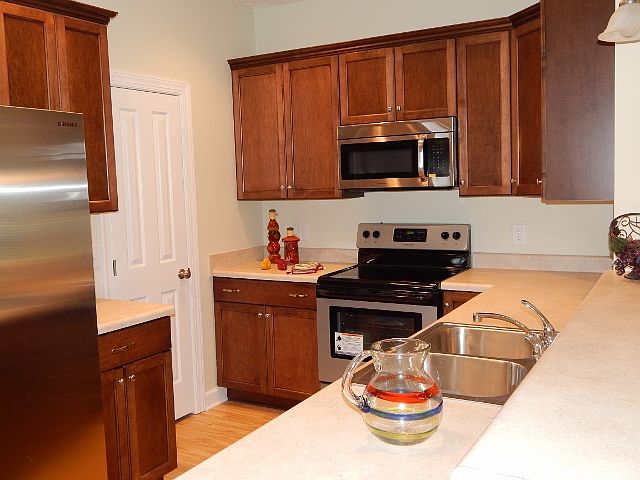 1st image of 140 Rosewood Pl #140