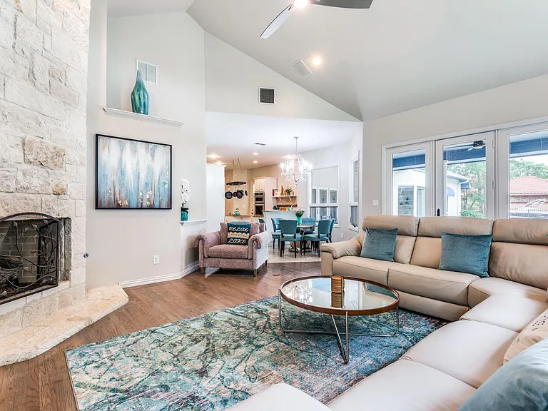 825 Carrie Ln — Photo 11