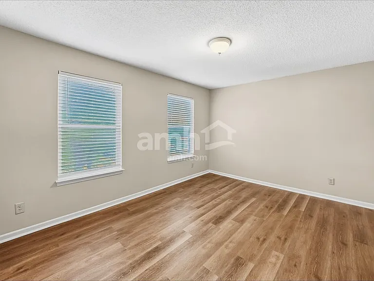 2324 Shadowbrook Dr — Photo 16