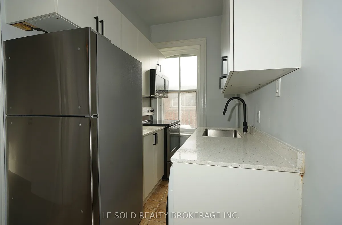 Photo 2 of 12 - 53 McClary Ave #4 - London, ON Building Photo - 53 McClary Ave #4