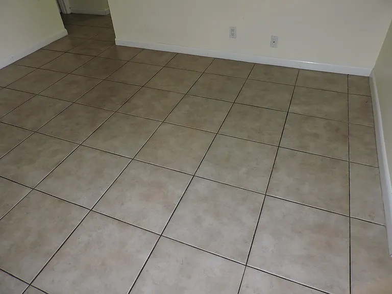 8599 Crater Ter — Photo 4