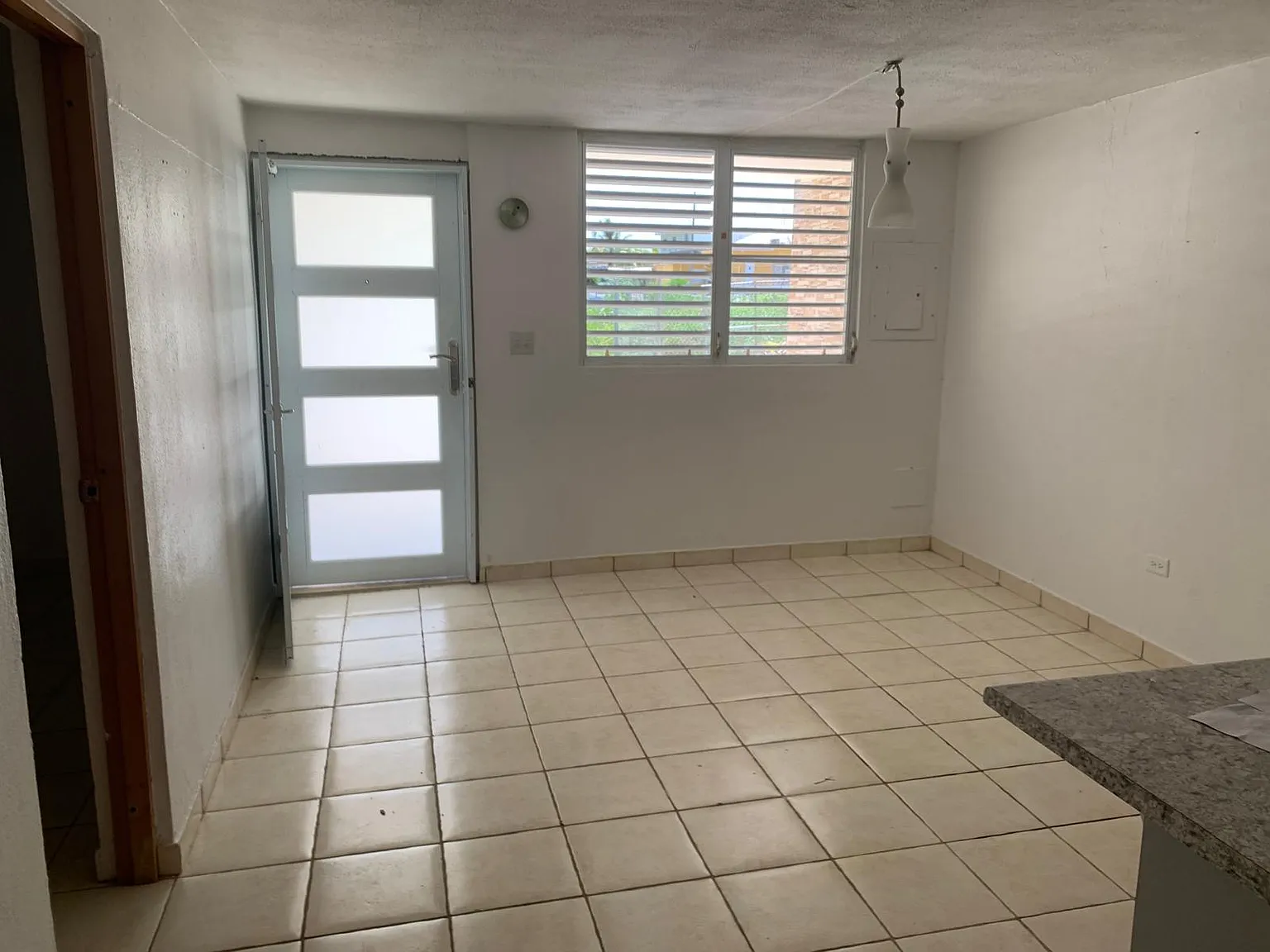 3 bed, $1,100 — Photo 2