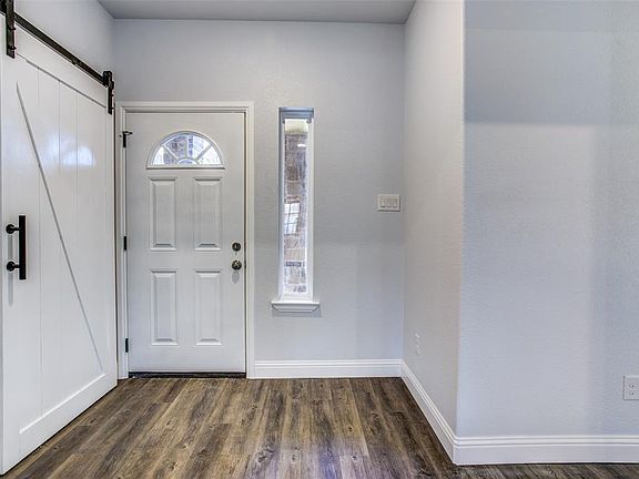 3rd image of 400 Hayes Ct
