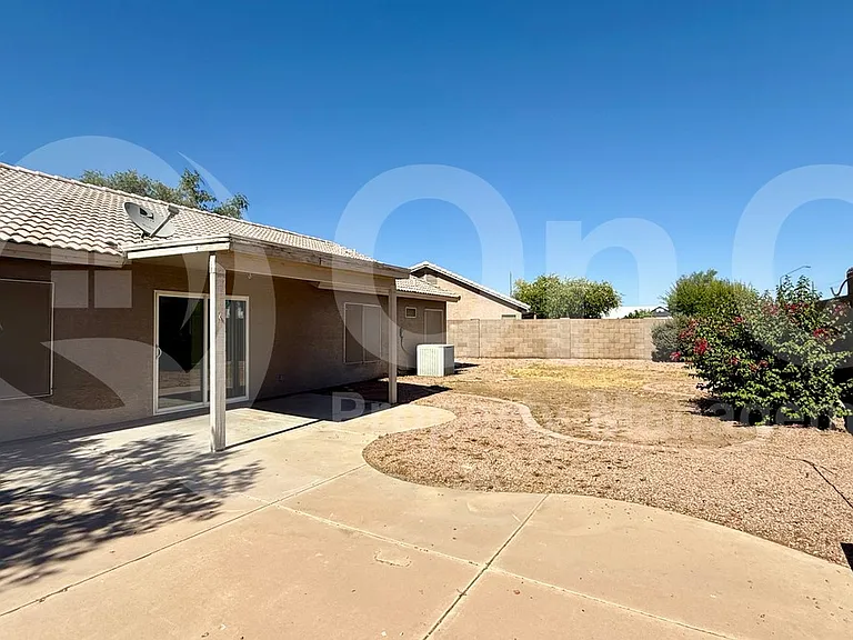 611 W Liberty Ln — Photo 18
