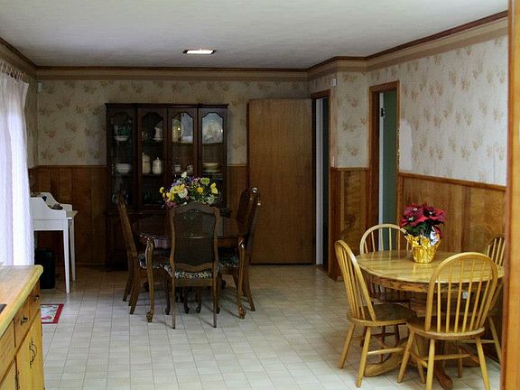 Large kitchen/dining combo