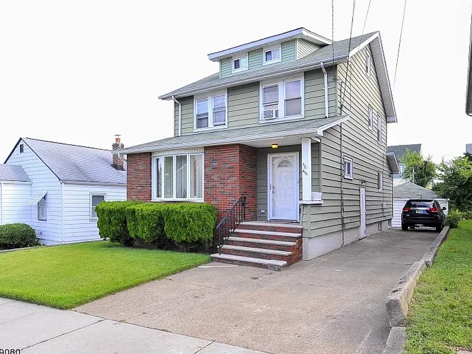 451 Roosevelt Ave #1