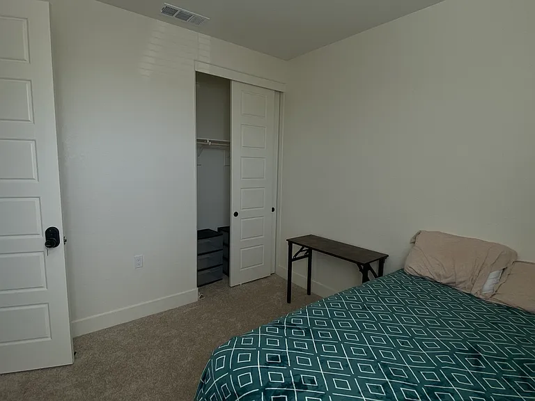 704 Stephanie Dr — Photo 1