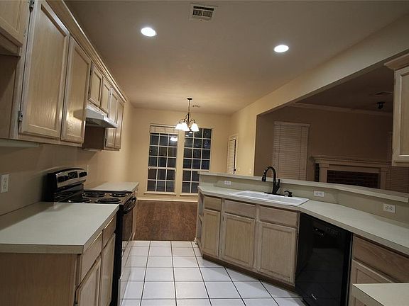4th image of 17508 Platinum Ln
