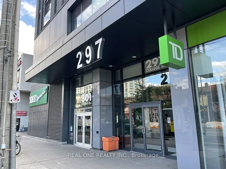 297 College St #710 — Photo 2