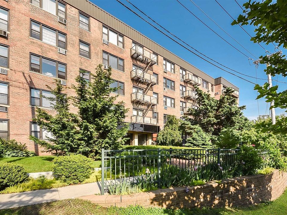1st image of 2 Birchwood Ct APT 2P