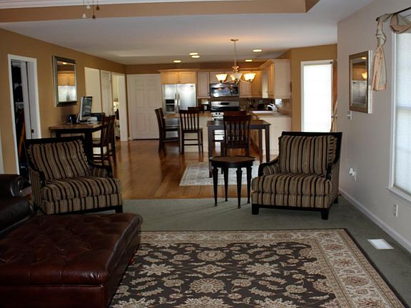 Living rm, dinette, kitchen