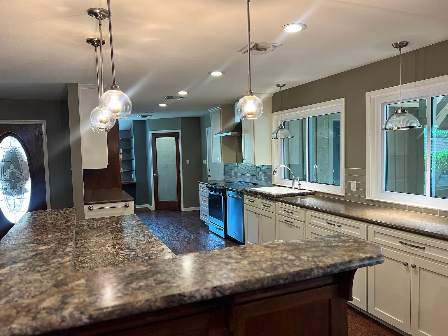 3 bed, 2107 sqft, $2,500 — Photo 2