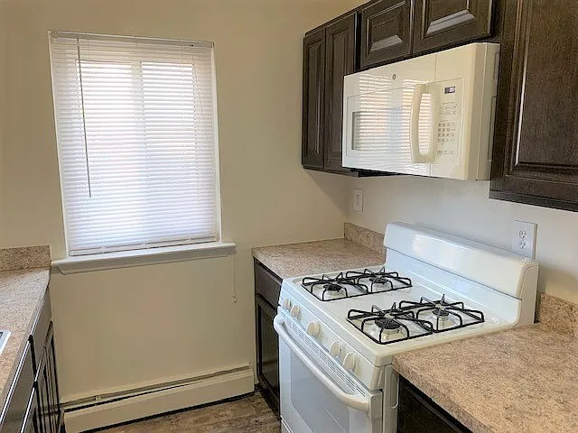 Cedarwood Apartments — Photo 16