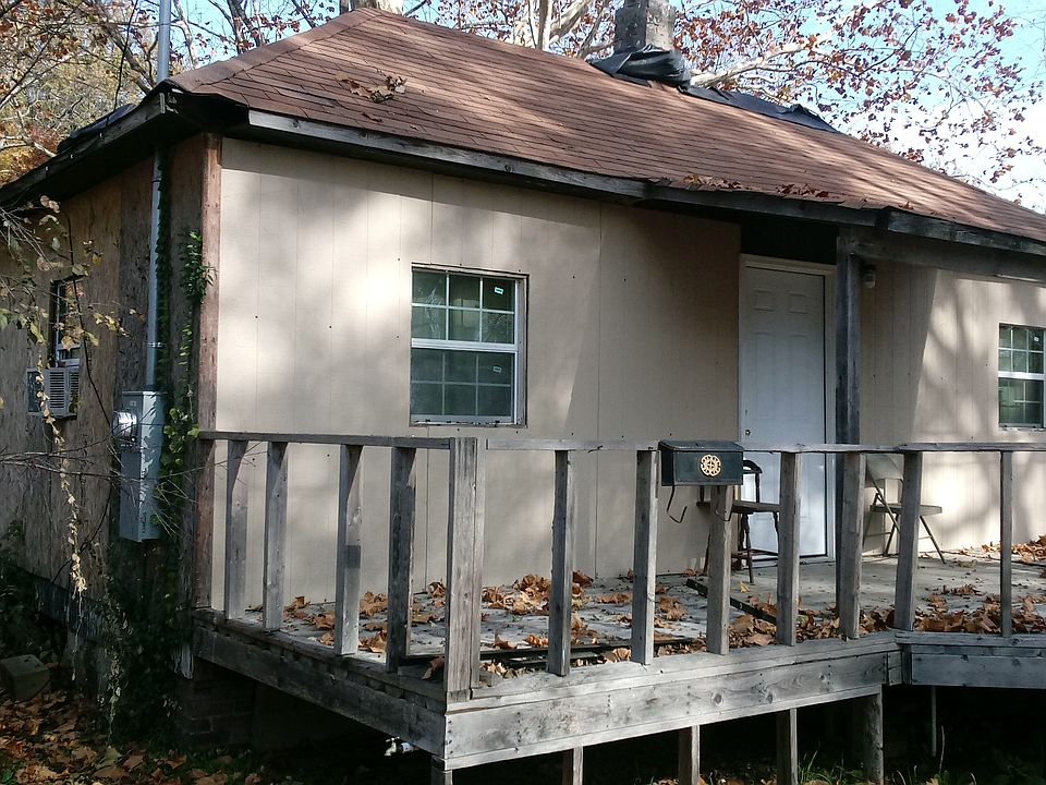 2nd image of 717 Main St
