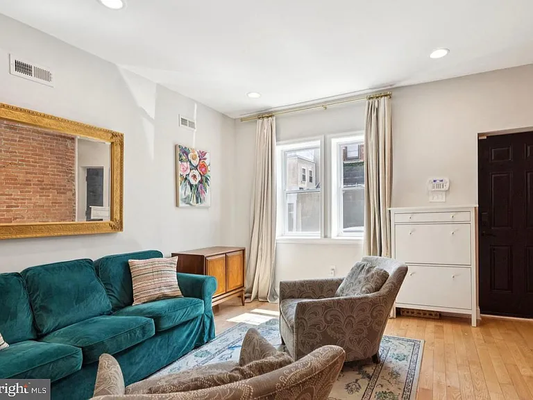 2211 Titan St — Photo 4