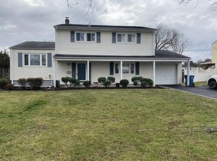 16 Winston Dr, Somerset, NJ 08873