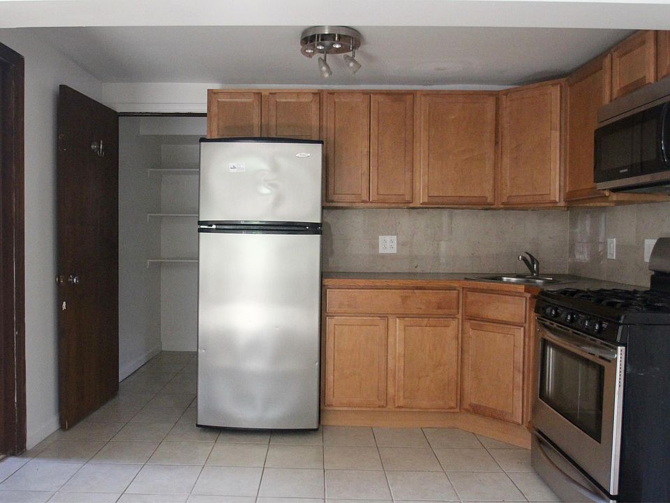 Cherry Cabinets - Good lighting, Deep Stainless and marble backsplash. Efficient
