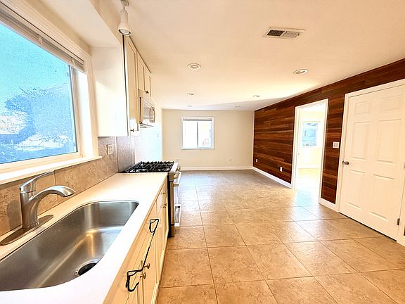 2nd image of 802 E 18th St APT 2