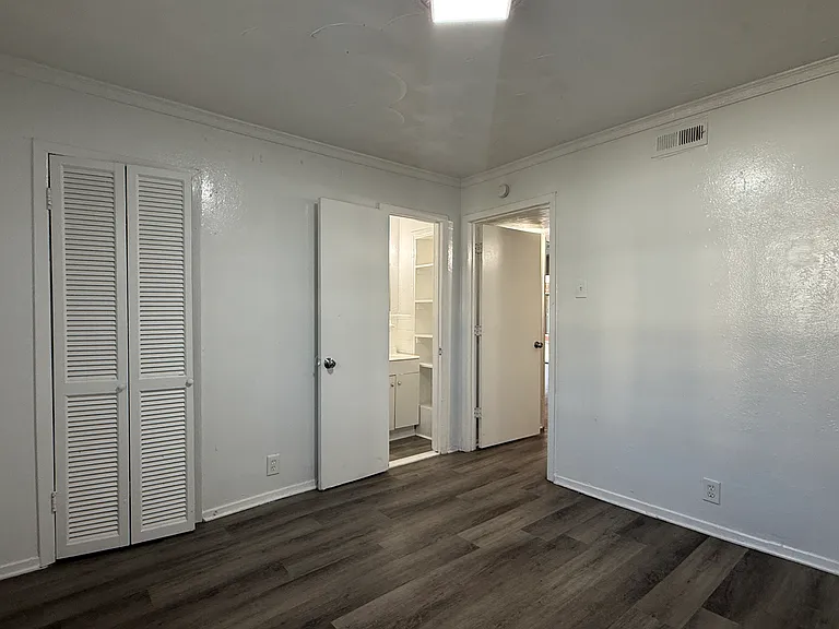 4509 Live Oak St #104 — Photo 3