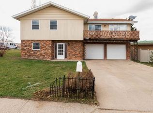 1308 7th St NW, Mandan, ND 58554