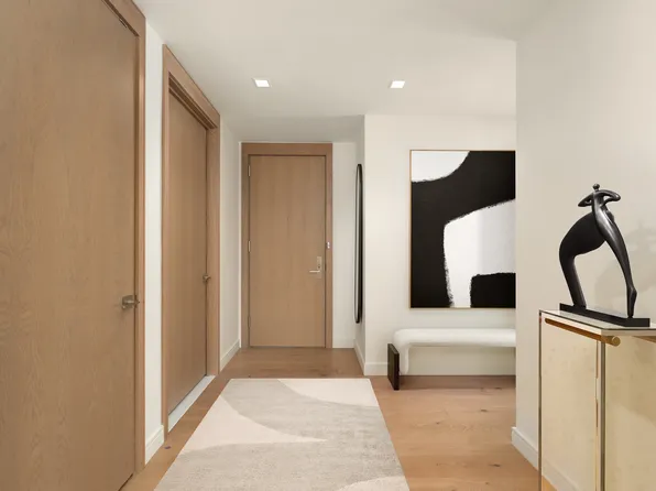 200 East 21st Street image 10 of 18