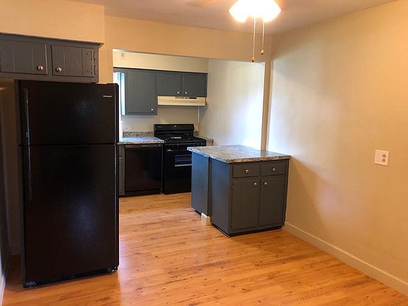 3rd image of 552 Powers Ave