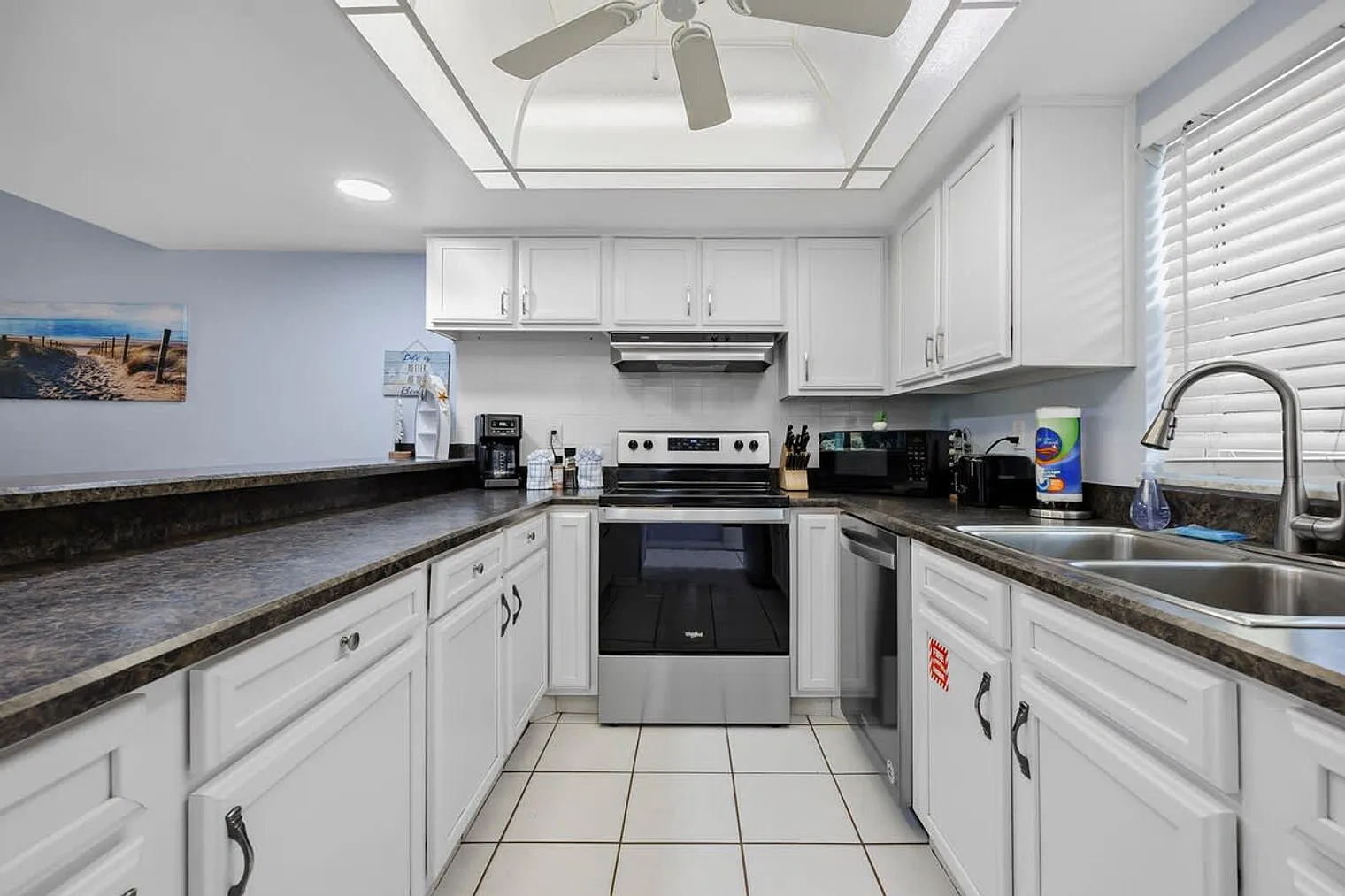 2 bed, 2.0 bath, $3,806 — Photo 2