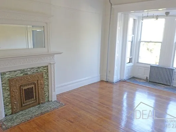 370 Macon St, Brooklyn, NY 11233