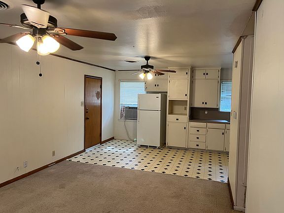 2nd image of 923 S Avenue B