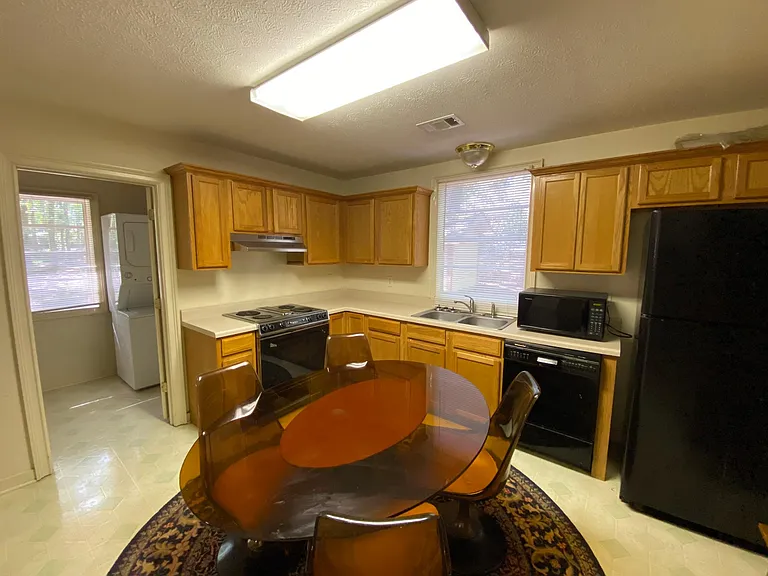 2090A N Jefferson St NE — Photo 5