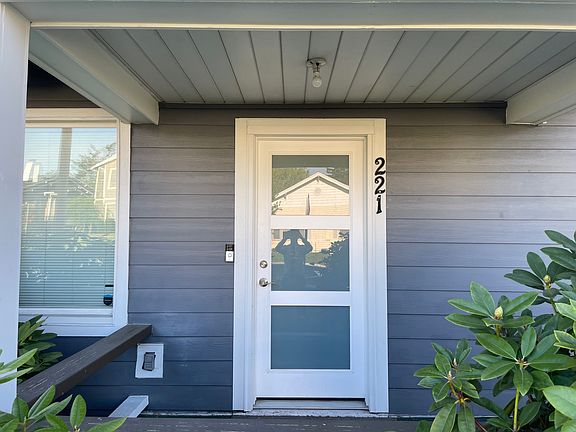 5th image of 221 F St SE