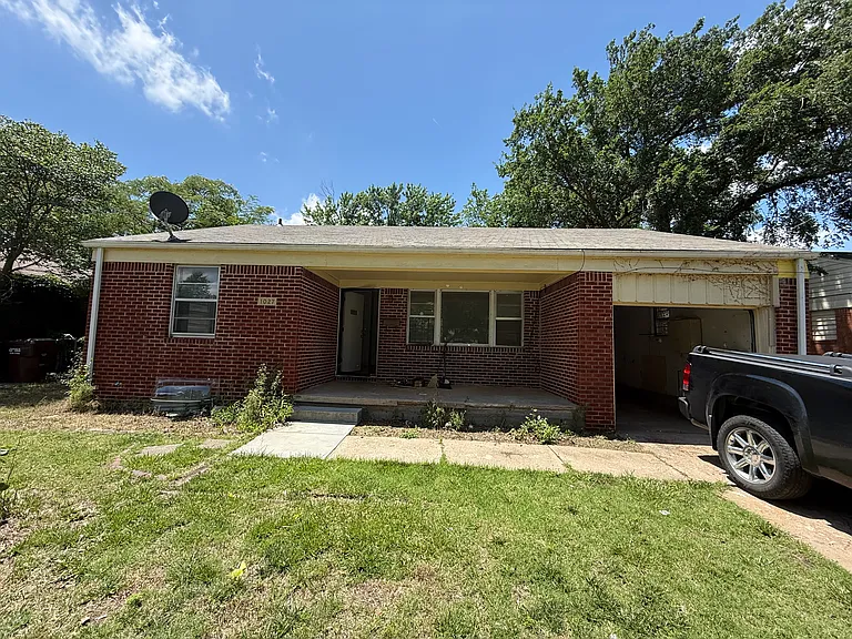 1027 N Lightner St — Photo 1