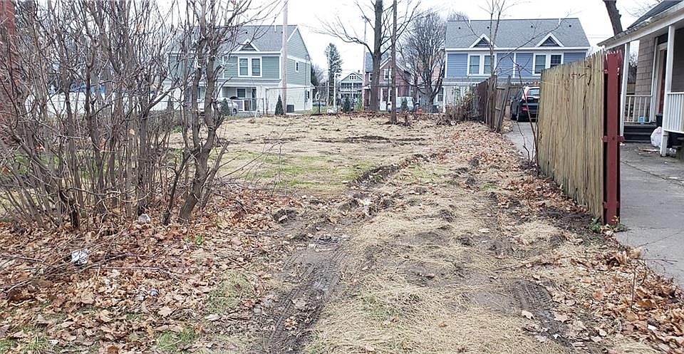 2nd image of 1201 Neilson St