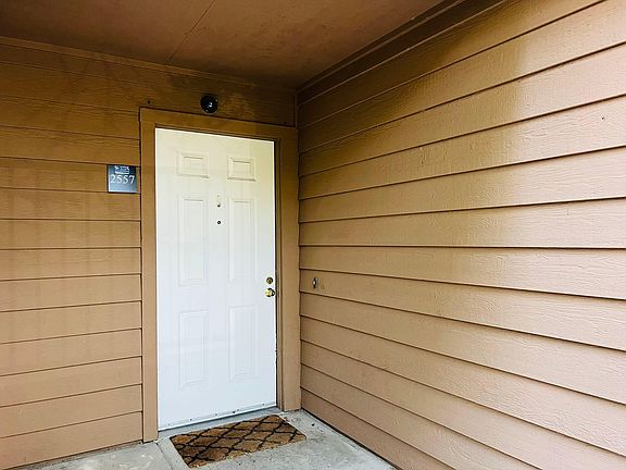 3rd image of 2557 Alveswood Cir