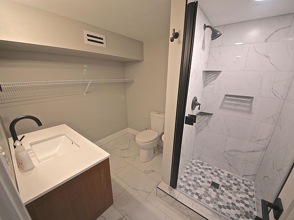 2nd image of 113 E Southern Dr