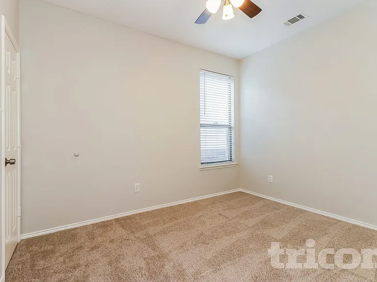 716 Kentucky Derby Ln — Photo 6