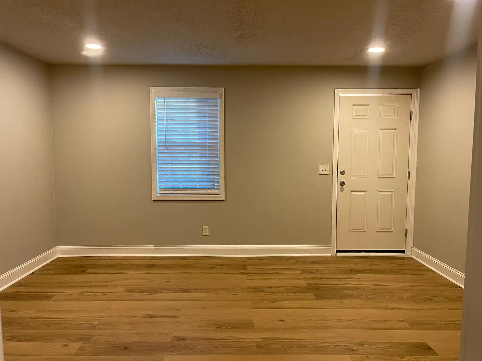 2 bed, 960 sqft, $1,400 — Photo 2