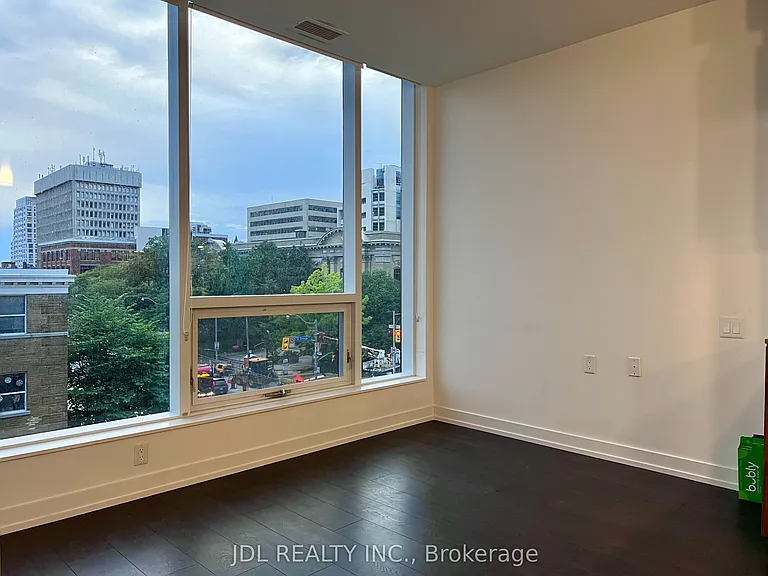 203 College St #402 — Photo 2