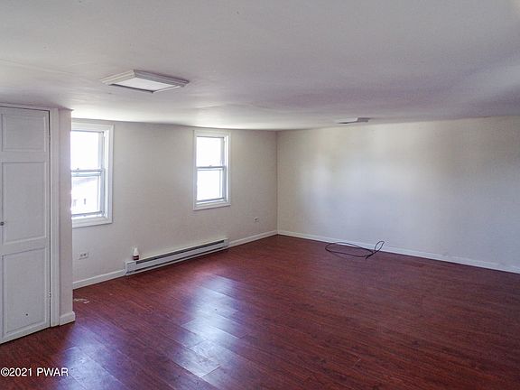 5th image of 224 Broad St