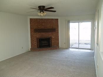 4th image of 1121 White Oak Dr