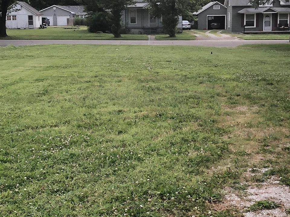 2nd image of 504 S Kansas Ave