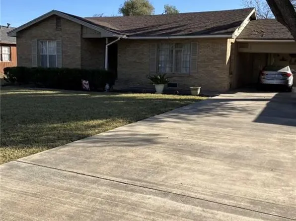 916 Country Club Dr, Mission, TX 78572