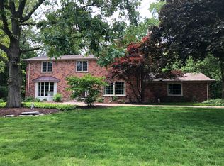 956 Peach Blossom Ln, Rochester Hills, MI
