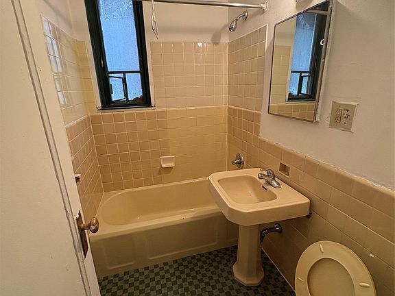 4th image of 24 Metropolitan Oval ME