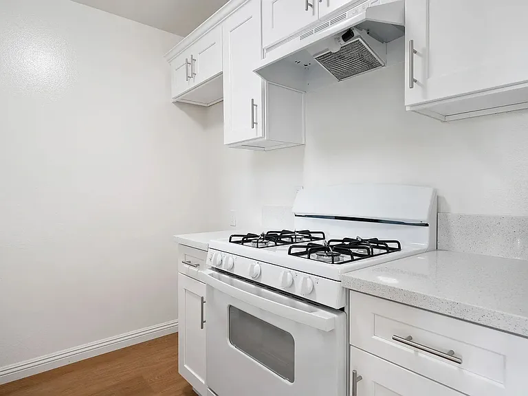 Azusa Gardens Apartments — Photo 7
