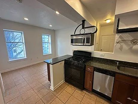 3rd image of 257 Pleasant St APT 2